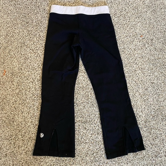 Lululemon Capri pants 4 - Picture 3 of 4